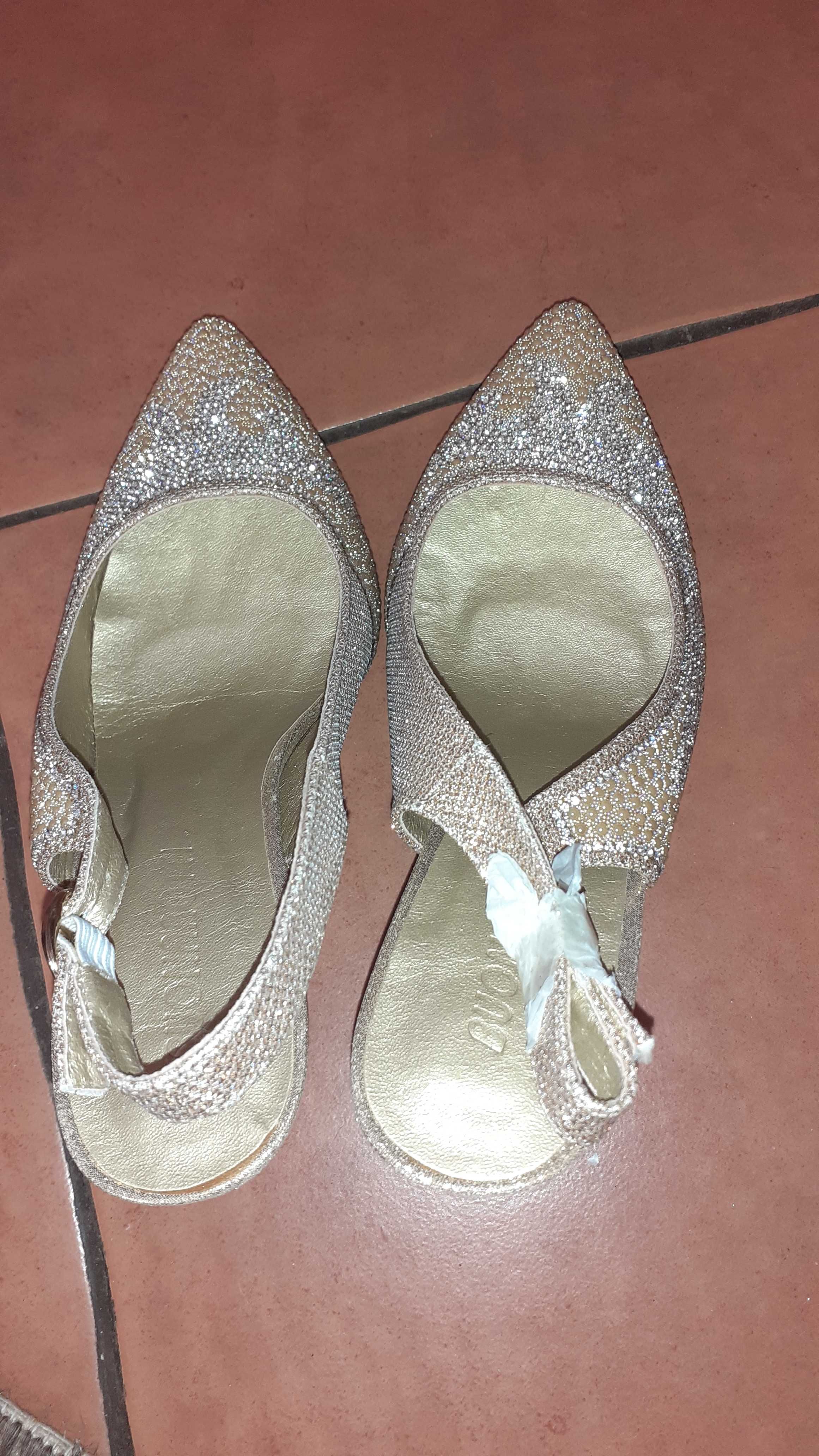 Pantofi decupati ocazie,culoare bej,măsura 38