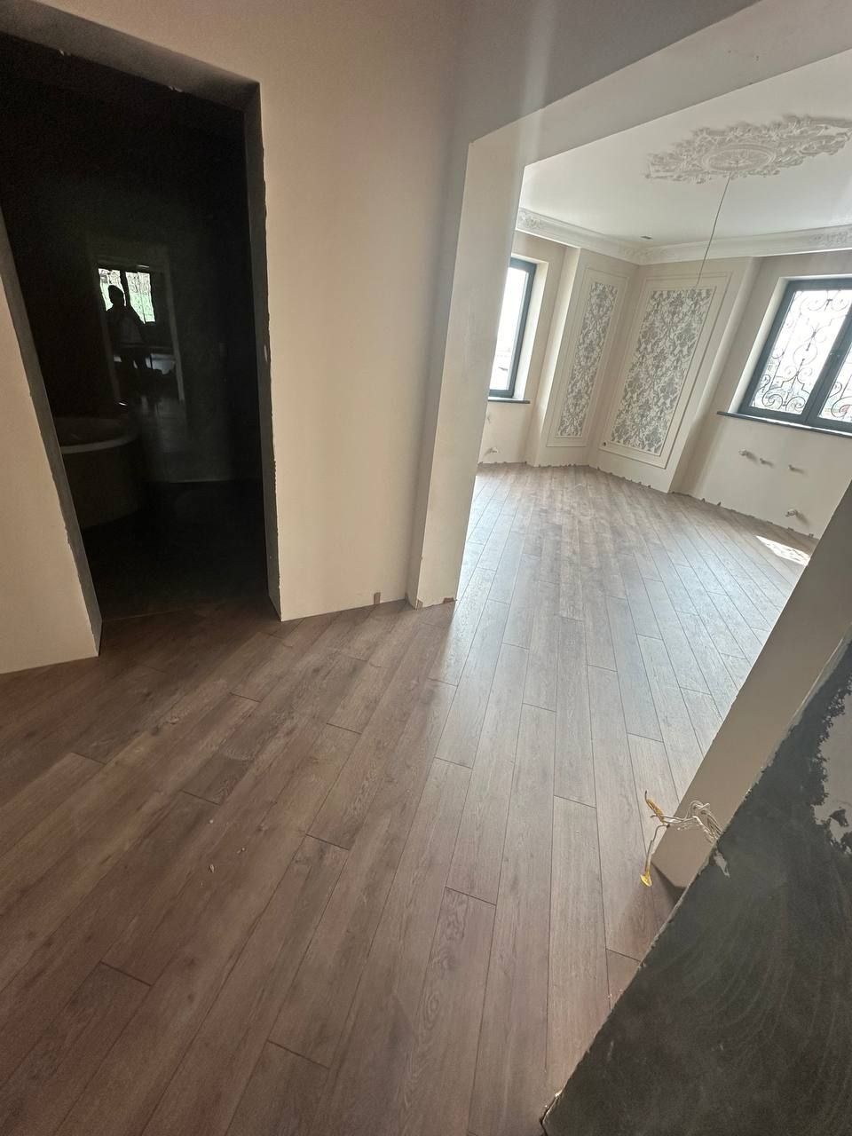 Laminat va nalivnoy pol xizmatlari