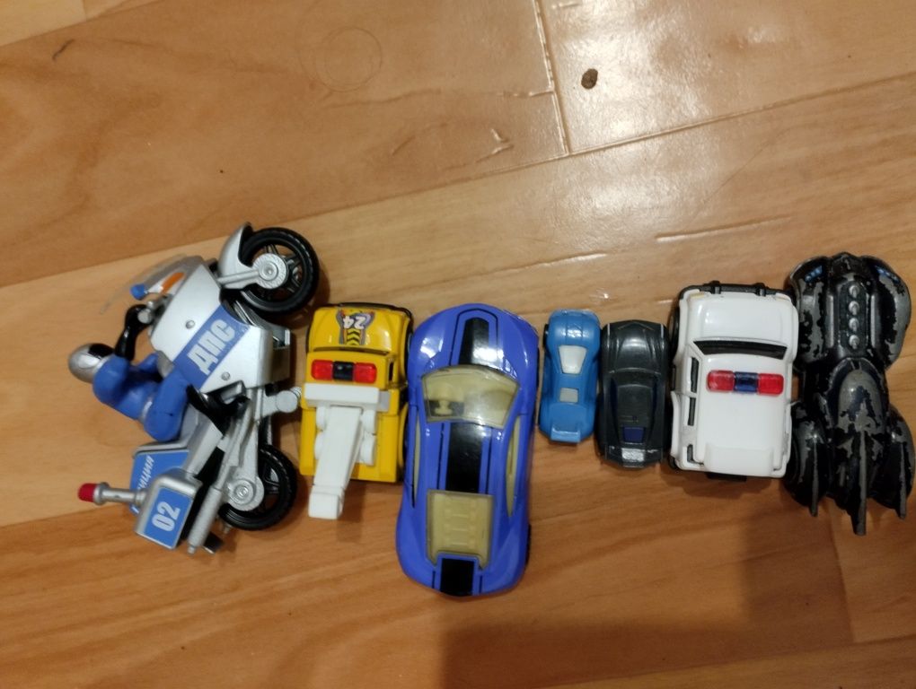 Машинки игрушечные