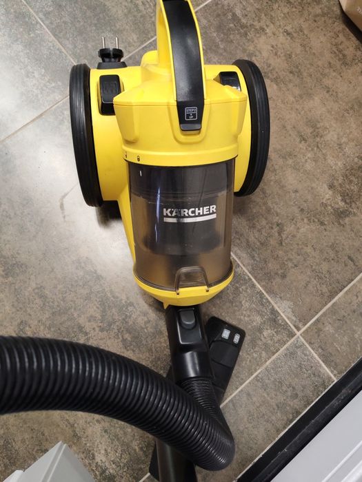 Отдам на запчасти пылесос