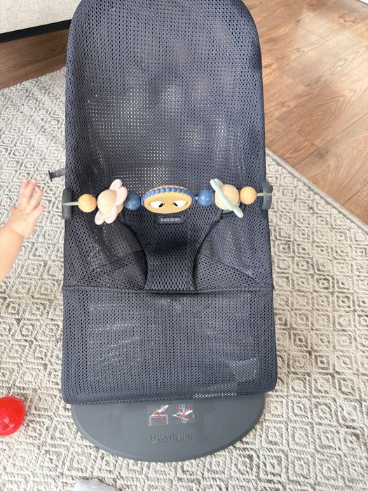 Шезлонг Babybjorn Bliss Mesh с играчка
