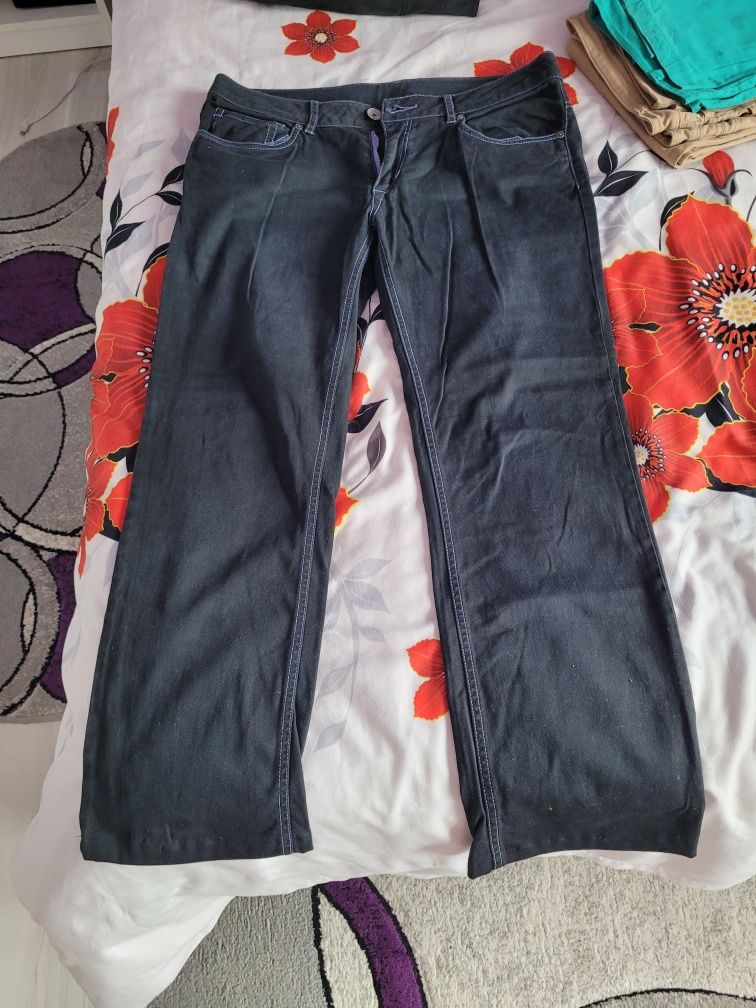 Vand pantaloni și blugi dama