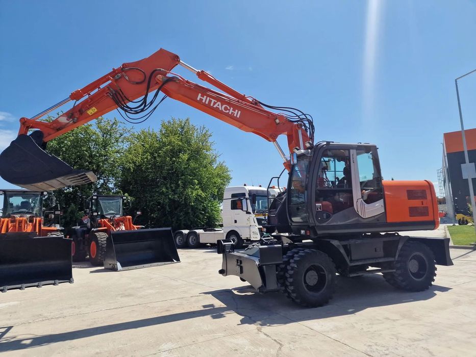 Hitachi PE ROTI, 16,5tone, 3 BRATE, 7.432h, CALE si lama nivelare, Inst picon, a doua instalatie hidr pe brate, AC, camera spate, cupa 1,2m, Ad sapare 6m, ridica  7t la 9m, hidraulica HITACHI, promotie 69.900 EUR+Tva-Posibilitate inchiriere.