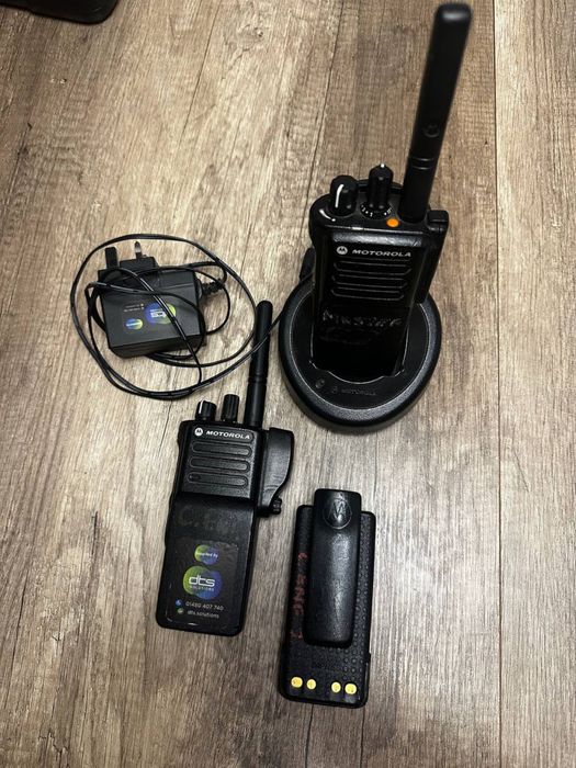 Професионален комплект радиостанции Motorola DP4400e 2 броя DMR, IP68