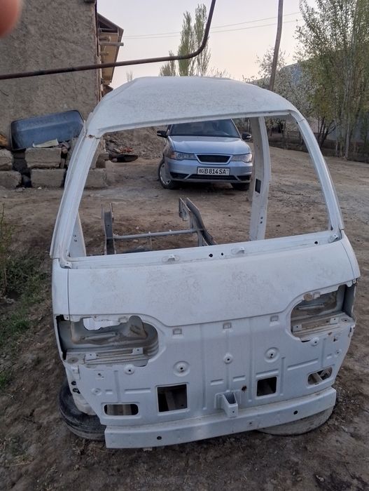 Damas kuzuf labo uchun kesib taxlab qo'yilgan