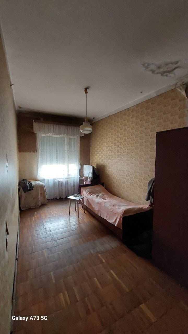 3-х ком. квартира (3/4/4). Юнусабад-15. Метро 50 м! 75 м², треб. рем.