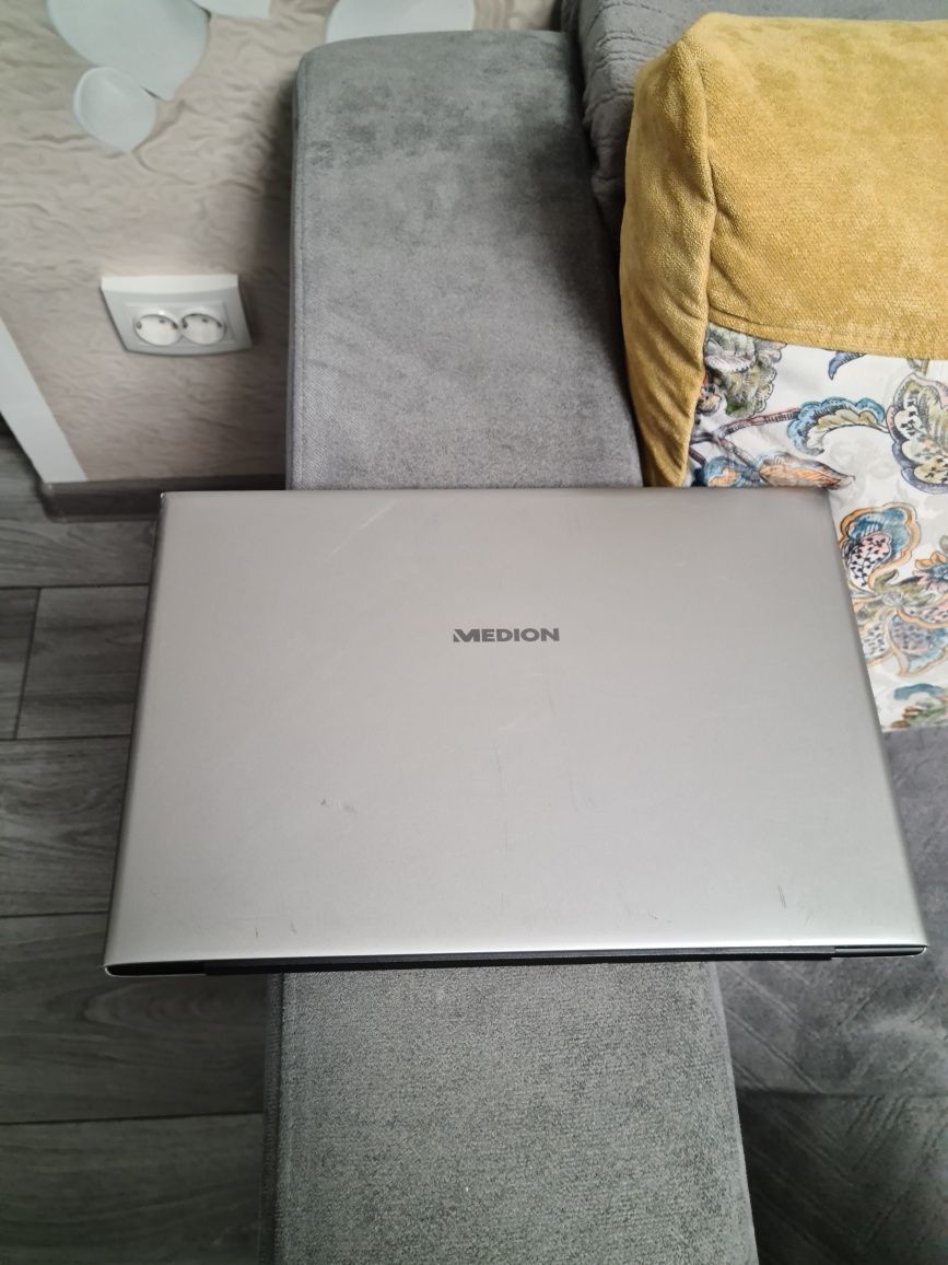 Laptop Medion Akoya quad core N3700 14" full hd