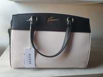 Geanta GUESS cu eticheta