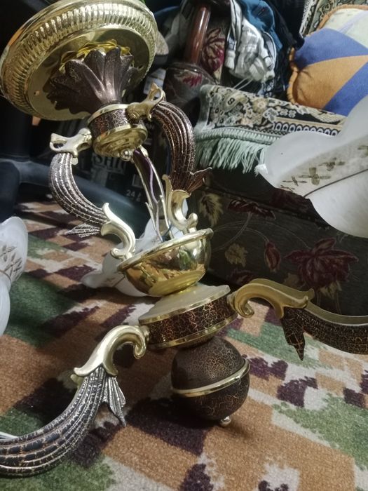 Продам красивую люстру.