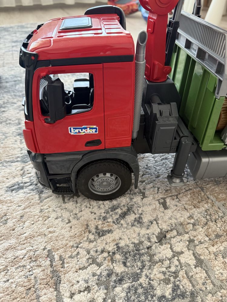 Camion rosu Bruder