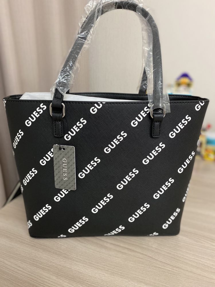 Сумка Guess