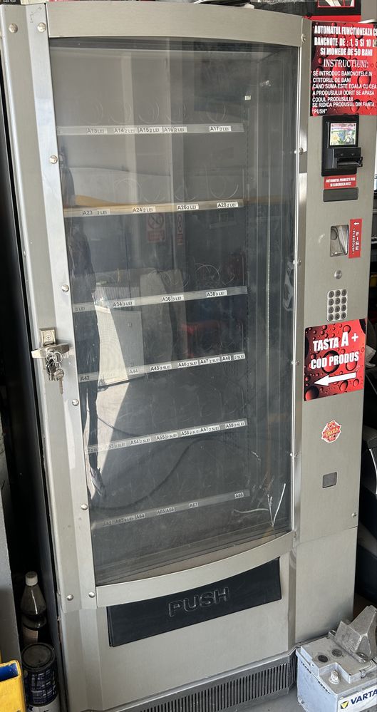 Vitrina / Lada / Automat / Tonomat bauturi si gustari / snack cu lift