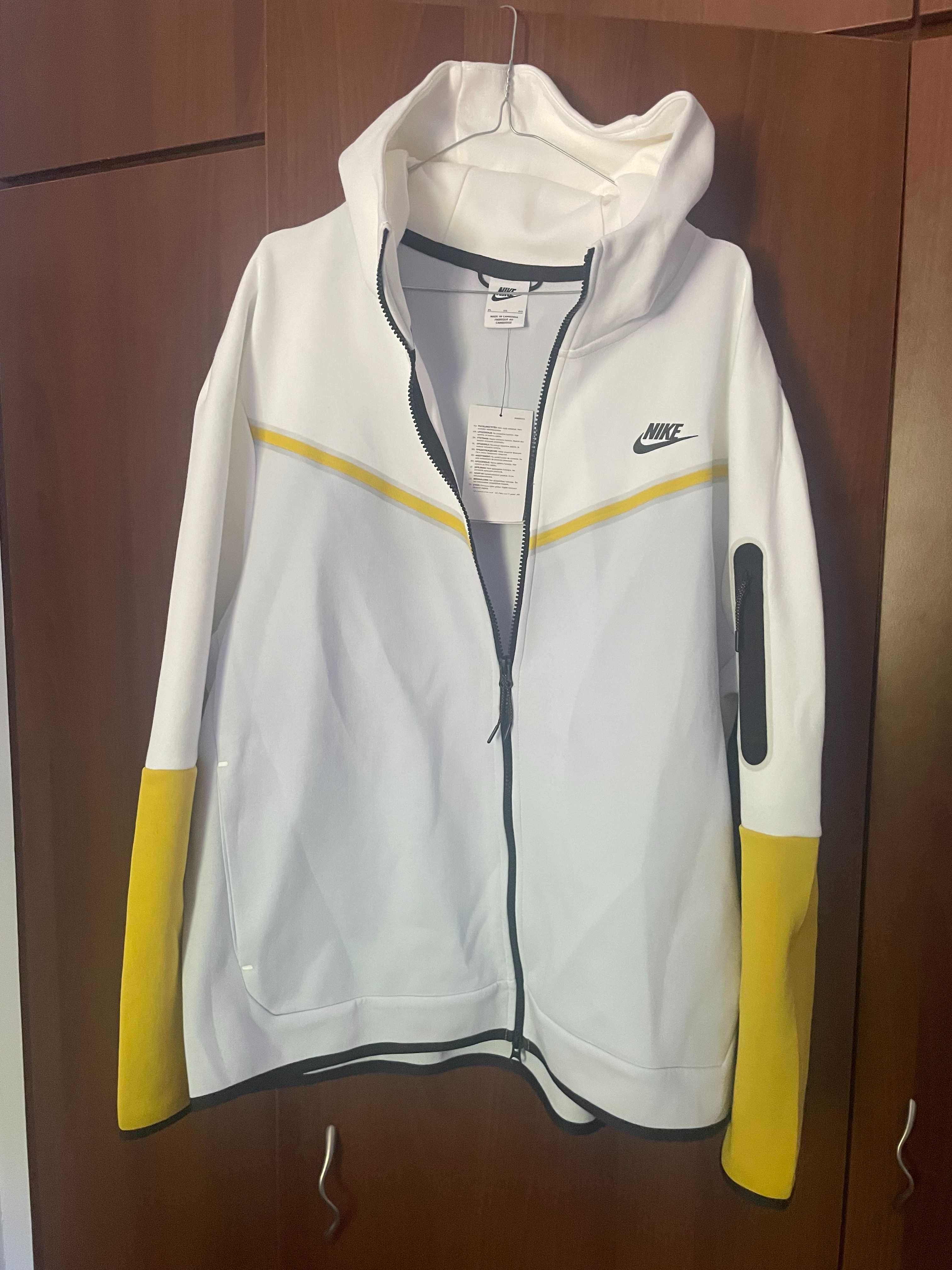 Ново оригинално горнище Nike tech fleece