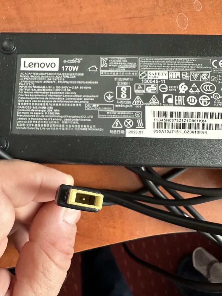 Incarcator original laptop Lenovo 135w