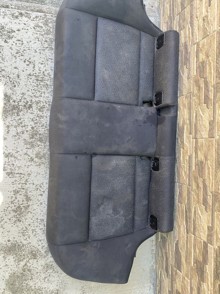 Inchiriez aspirator injectie-extractie Karcher SE 4002