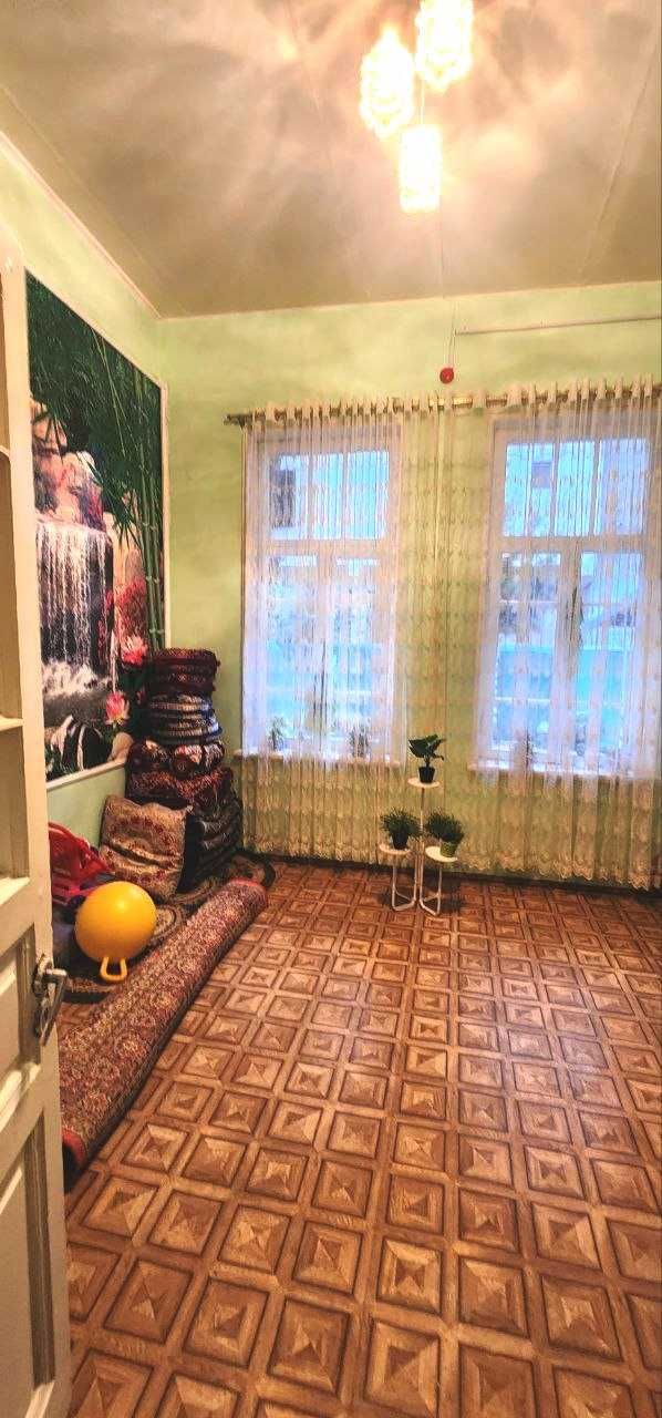 4 ком 1 этаж выс потолок 117м2 ул Некрасова цена 105000уе торг есть