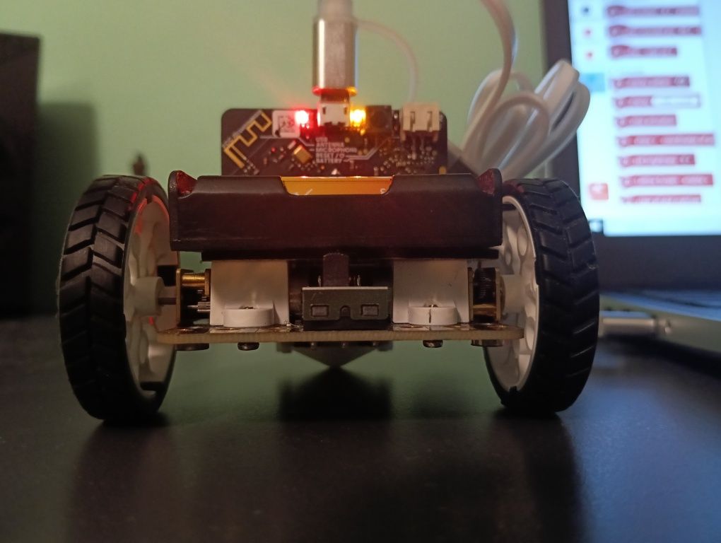 micro:Maqueen Robot