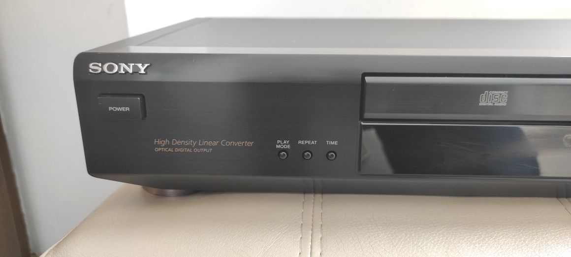 CD player Sony.CDP-XE 210