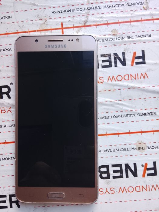 Продам смартфон Galaxi J5