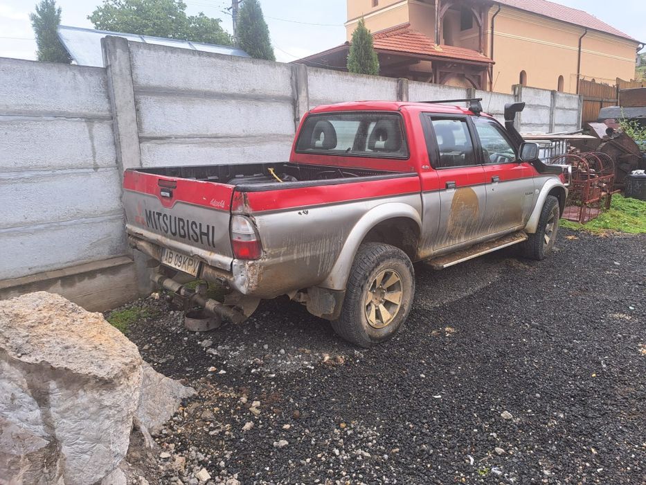 Vând Mitsubishi l200