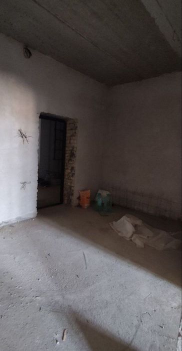 Chinar Mall tomonda 1 xonali korobka sotiladi