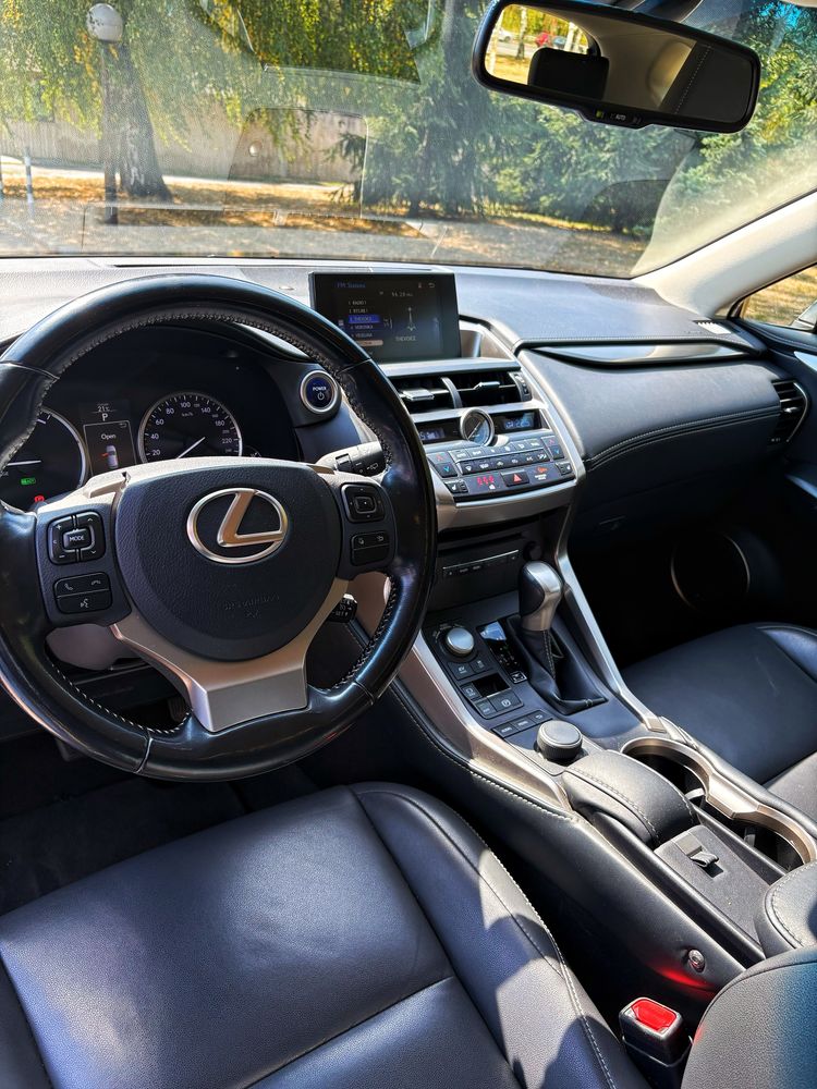 Lexus NX 300 h, 2017 година