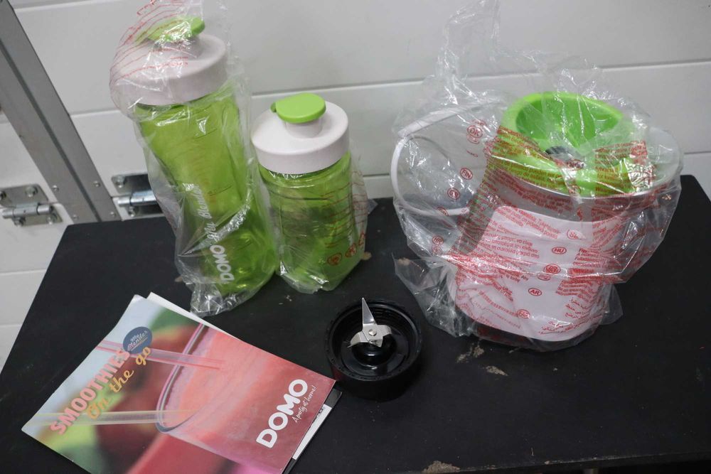 Блендер с 2 преносими контейнера с капак DOMO DO436BL, 300 W