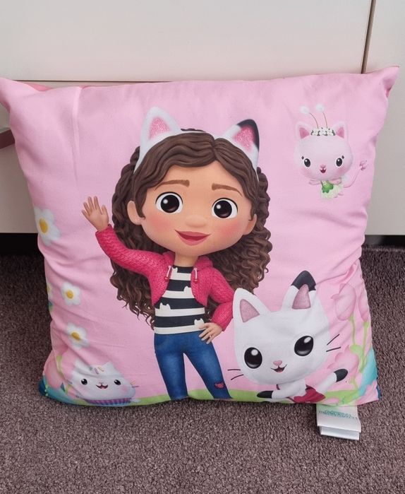 Perna Gabby's Dollhouse + cea mai buna nepoata