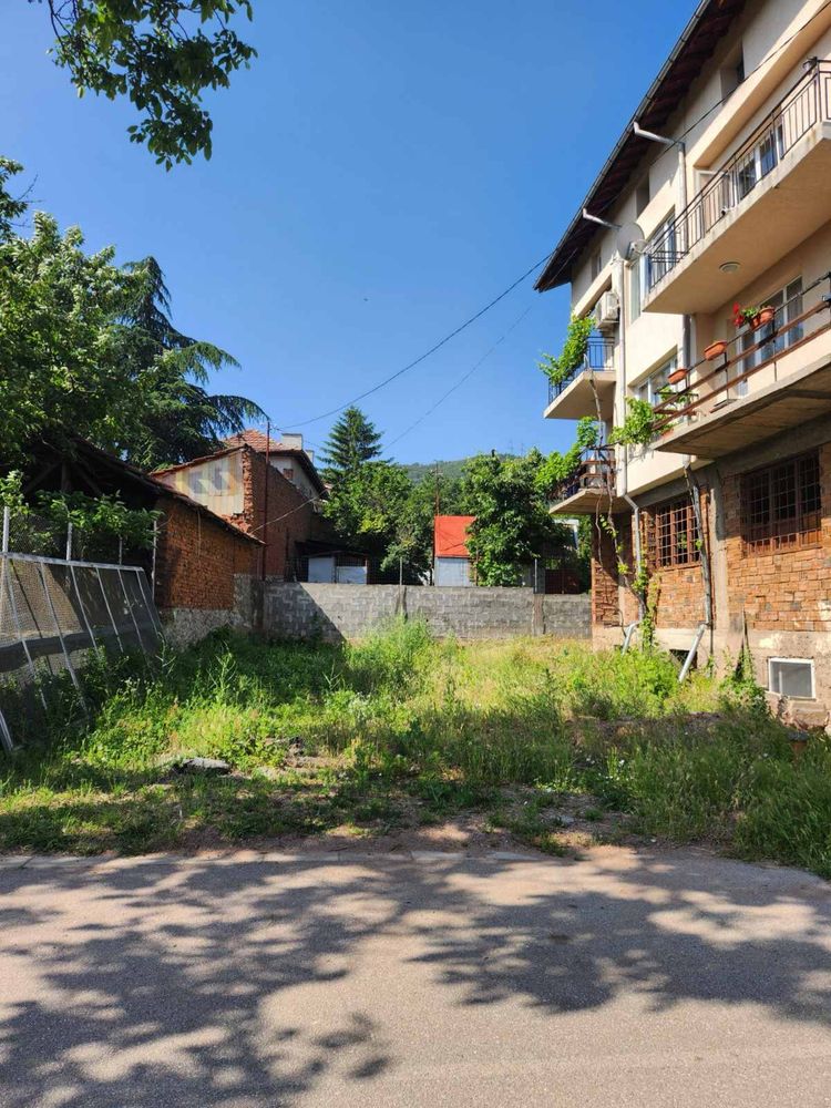 Продава се самостоятелен етаж от къща