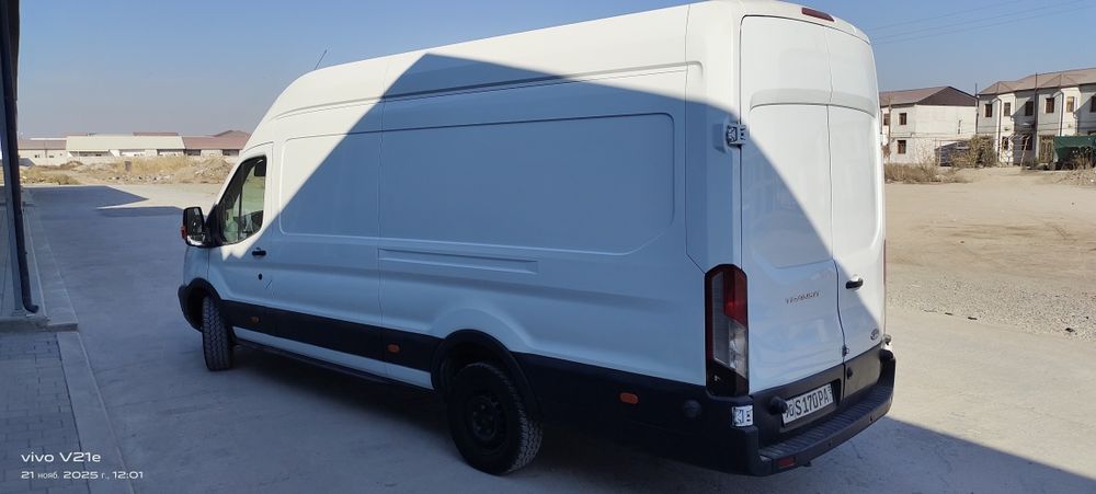 Ford mashinasi sotiladi