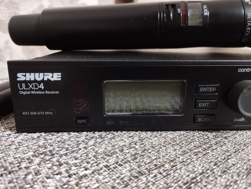 Microfon Shure UlxD 24 Beta 87/Beta 58a, made in Mexic ca nou