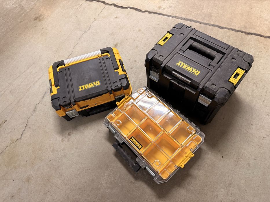 Продавам куфари DeWalt