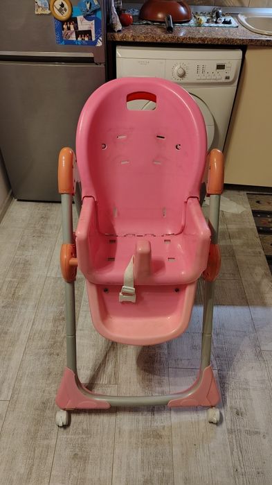Scaun bebe culoare roz