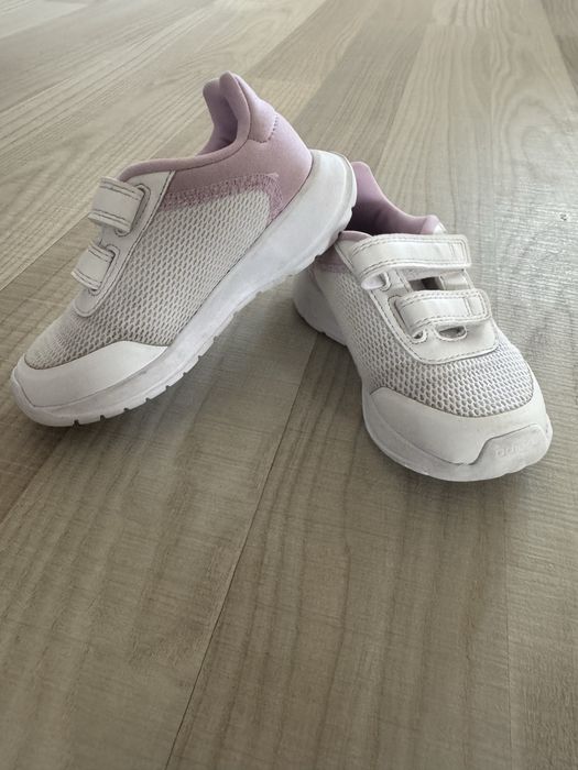 Adidasi Adidas marimea 25,5