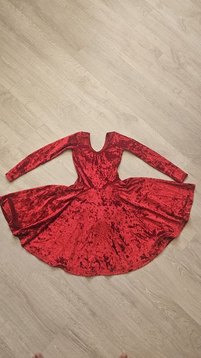 Продам новое платье рейтинговое на 6-8 лет