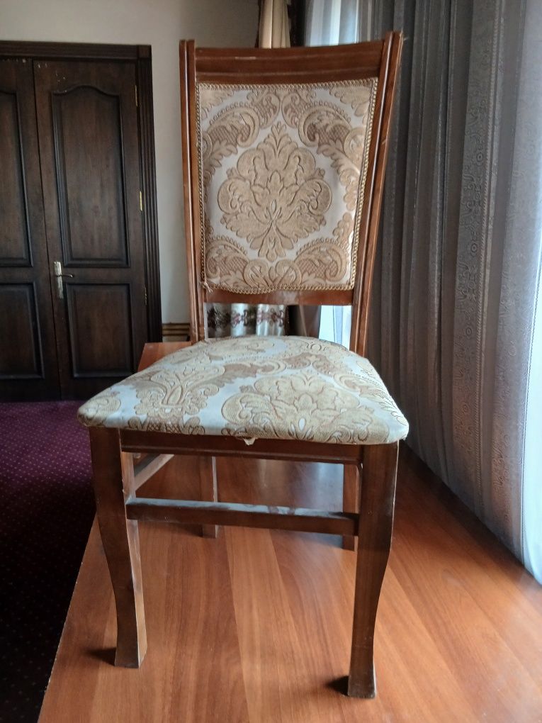 Yogʻoch stullar holati zoʻr
