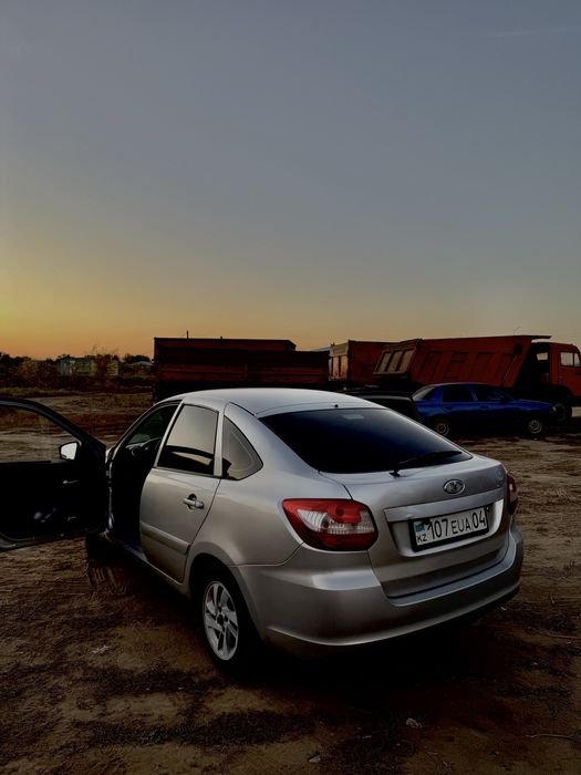 Lada granata Лифтбек