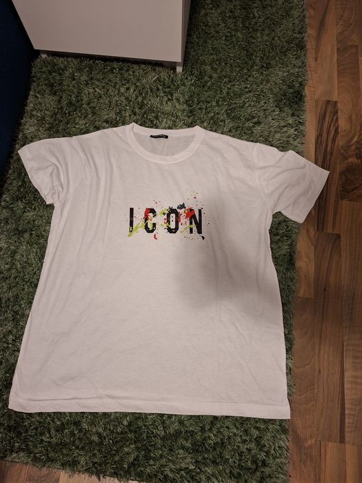 Tricouri alb negru icon