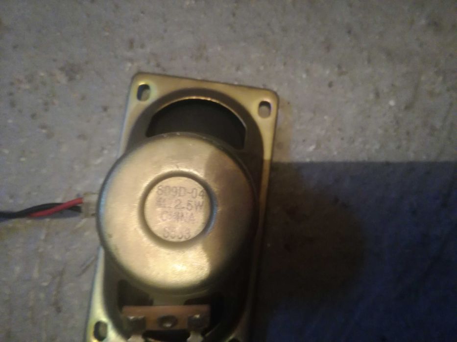 Продавам 2 броя високоговорители за тонколонки за лек автомобил