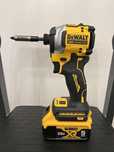 Autofiletanta pistol cu impact DeWalt baterie 20v si incarcator