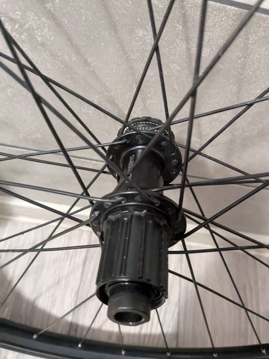 Roti cursiera/gravel 28 cu dinamo in butuc +far led