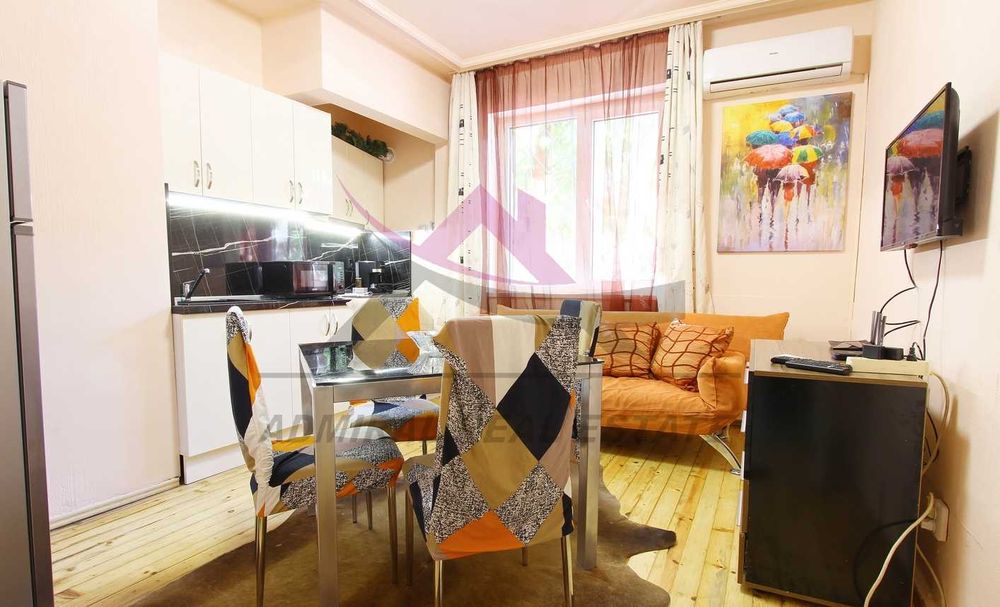 Артистичен! Топ Локация! Двустаен- Гръцка Махала