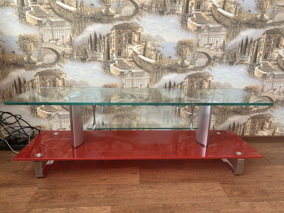 Стеклянная тумба под телевизор