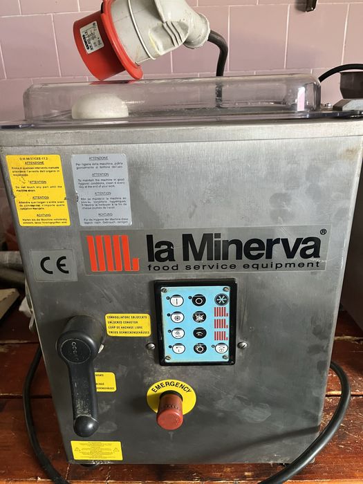 Vand 3 masini de tocat