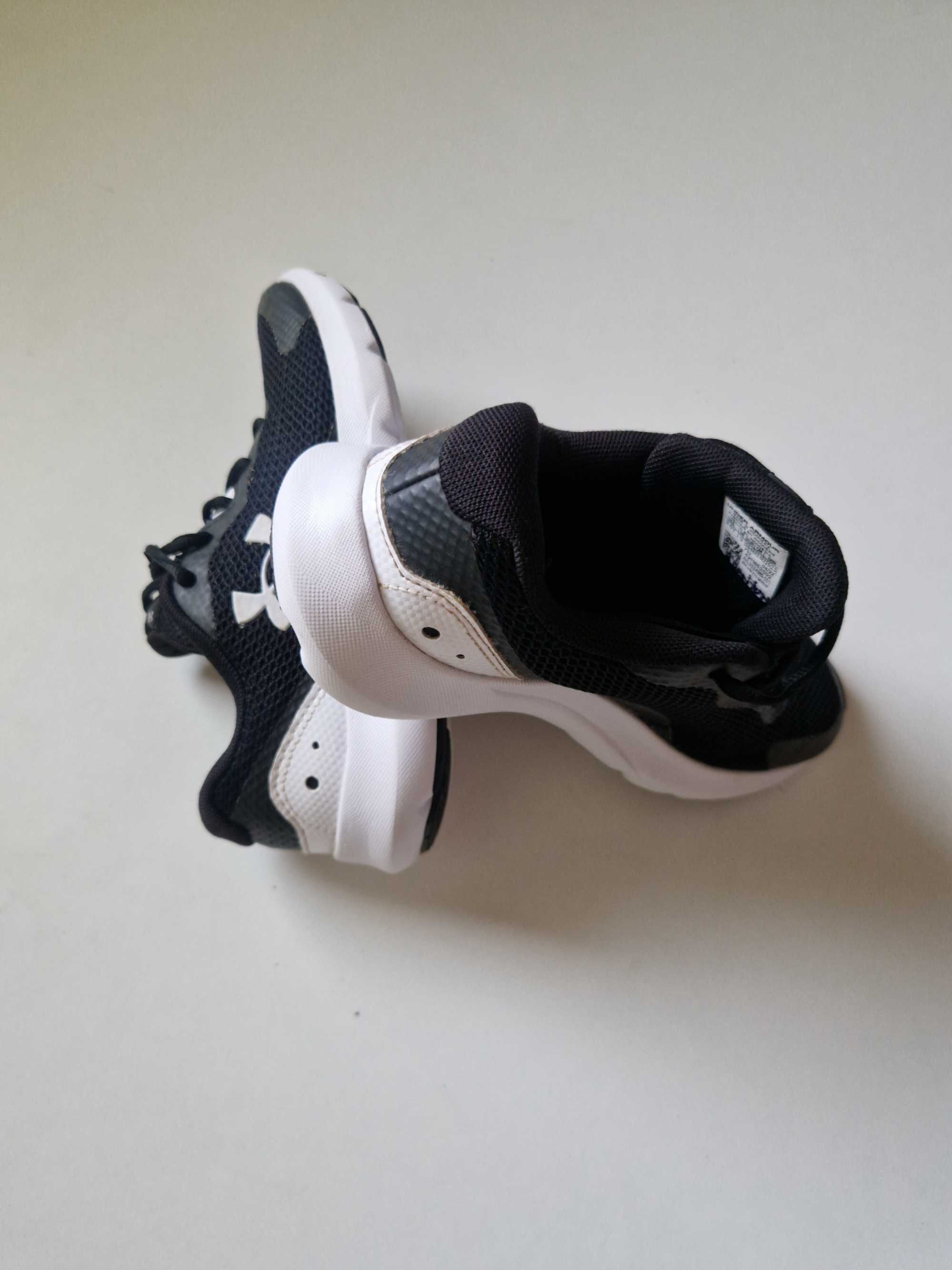 Under Armour Surge 3 оригинални маратонки
