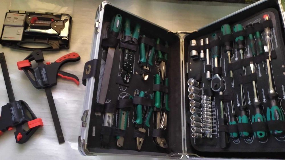 НОВ Метален куфар Mannesmann с НЕПОЛЗВАНИ инструменти,108 части.