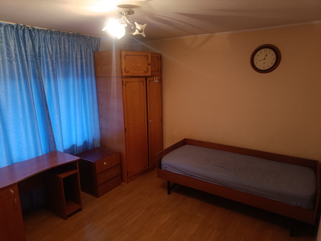 Ofer spre închiriere apartament 2-3 cam