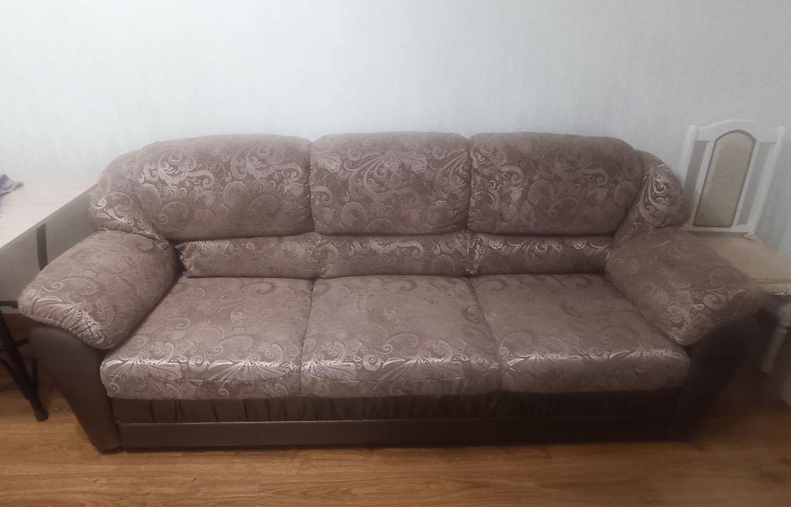 Продам диван в гостиную