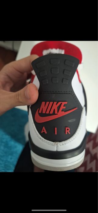 Jordan 4 fire red