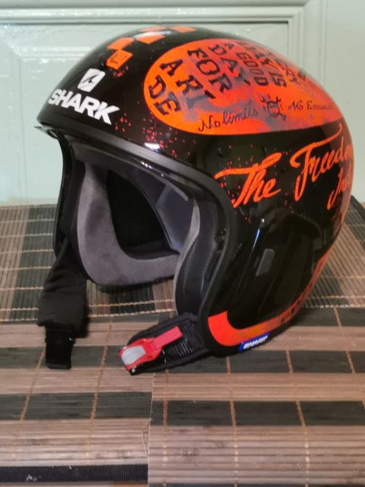 Vând casca moto Shark carbon